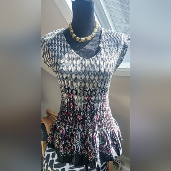 Patterned Women's Top - Picture 1 of 4